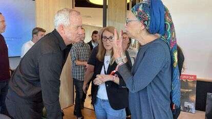 גנץ במפגש עם משפחות השבויים בעזה. | מטה משפחות החטופים והנעדרים גנץ במפגש עם משפחות השבויים בעזה. | מטה משפחות החטופים והנעדרים