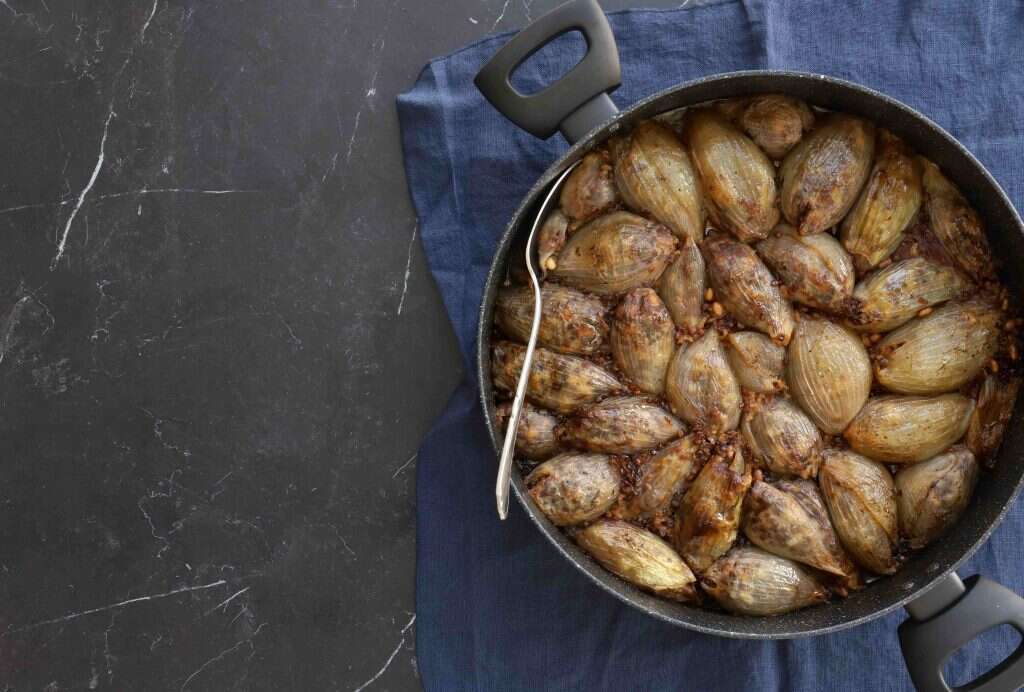 בצל ממולא עדשים ואורז. | אפרת ליכטנשטט בצל ממולא עדשים ואורז. | אפרת ליכטנשטט