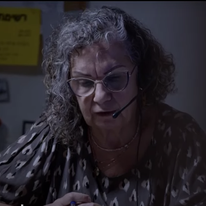 רגעים על סף תהום. מתוך הסדרה. | מסך מתוך הסדרה רגעים על סף תהום. מתוך הסדרה. | מסך מתוך הסדרה