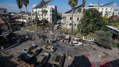 מגרש החנייה של בית החולים בעזה שאירע בו פיצוץ. | EPA