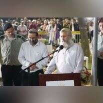 הרב תמיר גרנות סופד לבנו, אמתי הי"ד, שנפל בקרב בעזה. | מסך מתוך ערוץ היוטיוב של ישיבת אורות שאול