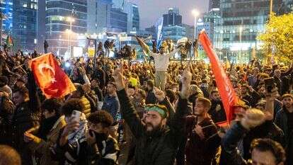 הפגנות מול שגרירות ישראל בטורקיה. | AFP הפגנות מול שגרירות ישראל בטורקיה. | AFP