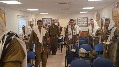 התפילה בבית הכנסת בבארי