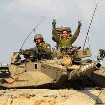 חיילים שריון בעופרת יצוקה. | שאטרסטוק