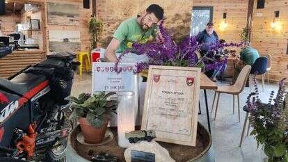 פינת ההנצחה לזכרו שהוקמה בבית הוריו. . | הודיה כריש־חזוני