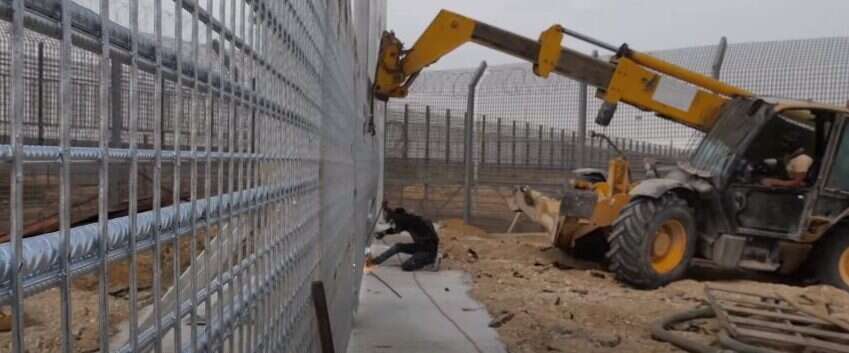 גדר מתעתעת. בניית המכשול בגבול רצועת עזה. | דובר צה"ל