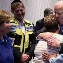 הנשיא ביידן עם רחל אדרי מאופקים, שלשום בביקור בישראל. | איי.אף.פי