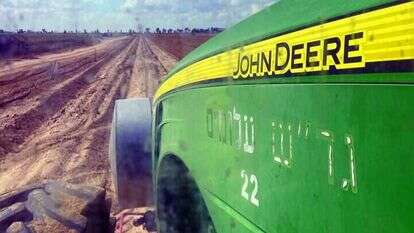 החיטה צומחת שוב. הטרקטורים חזרו לשדות העוטף. | אמיר דגן