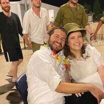 הדר ואוריאל במסיבת החתונה בבסיס. | שילה מנוביץ' הדר ואוריאל במסיבת החתונה בבסיס. | שילה מנוביץ'