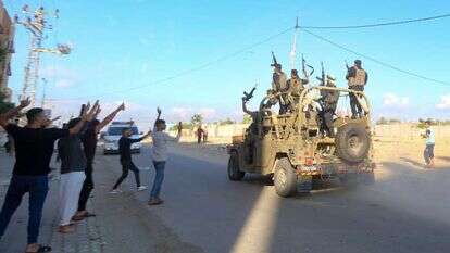 מחבלי חמאס יוצאים לכיוון שטח ישראל. | עטיה מוחמד, פלאש 90