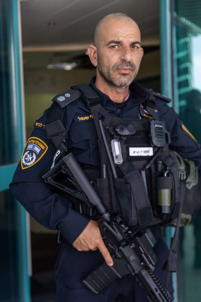 אליהו שמול. | יוסי אלוני