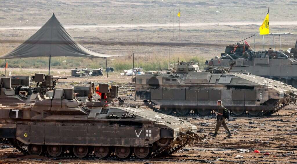 כוחות צה"ל בשטחי כינוס בגבול עזה | EPA