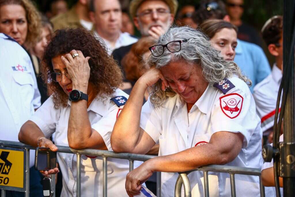 חברים ובני משפחה משתתפים בהלווייתה של ירין פלד ז"ל, בת ה-20. | דור פזואלו/פלאש 90