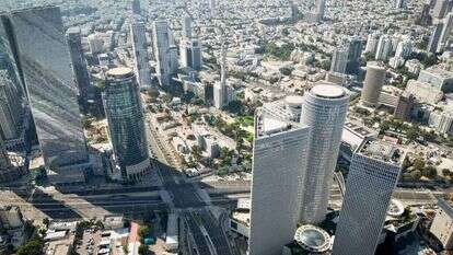 מגדלי עזריאלי בתל אביב. | עומר פישמן פלאש 90