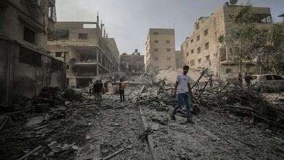 הריסות העיר עזה לאחר תקיפות חיל האוויר. | EPA