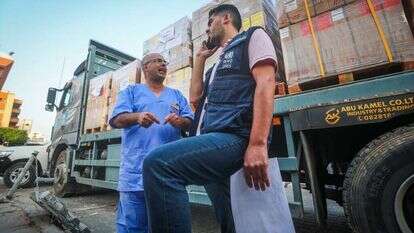 משאיות הסיוע ההומניטרי פורקות בבית החולים בחאן יונס | עטיה מוחמד, פלאש 90