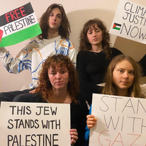 גרטה טונברג (מימין למטה) וחברותיה פעילות האקלים מביעות תמיכה בעזה. | מסך מ-X