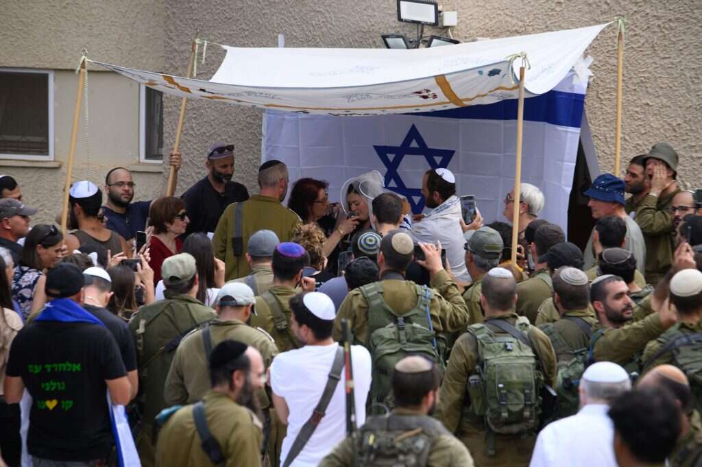 נישואים בעת מלחמה. חתונה שהתקיימה בשבוע שעבר במושב דישון. | אייל מרגולין, פלאש 90