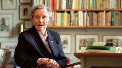 הסופרת השבדית מתארת ילדות בזמן מלחמה בצורה כל כך מדויקת. אסטריד לינדגרן, 1997 . | איי.פי