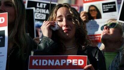 אנשי הקהילה היהודית בבריטניה מפגינים למען ישראל ושחרור החטופים. | EPA