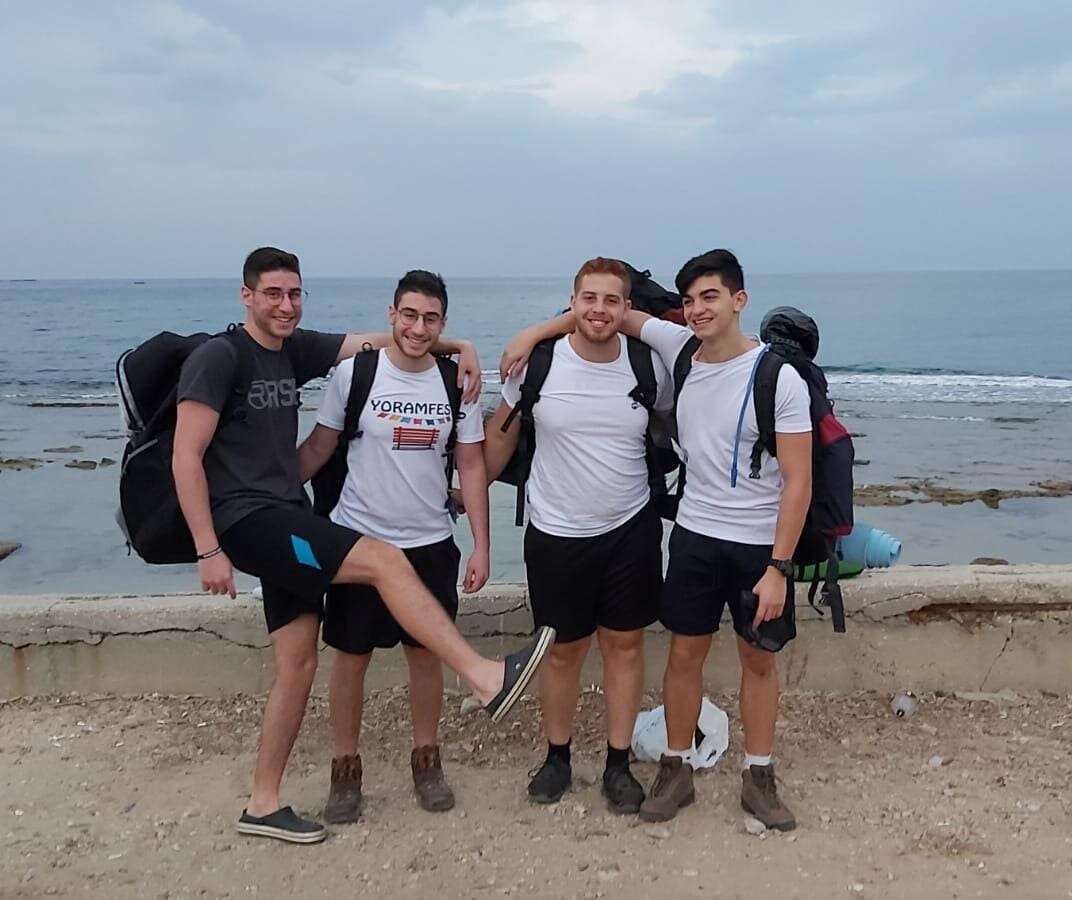 בתמונה משמאל לימין איתמר בן יהודה זל, גילעד בן יהודה (אחיו התאום) אור מזעקי וניר ברצ'ינסקי. | פרטי