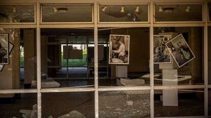 הרס שנגרם על ידי המחבלים בקיבוץ נחל עוז. | יונתן זינדל, פלאש 90 הרס שנגרם על ידי המחבלים בקיבוץ נחל עוז. | יונתן זינדל, פלאש 90