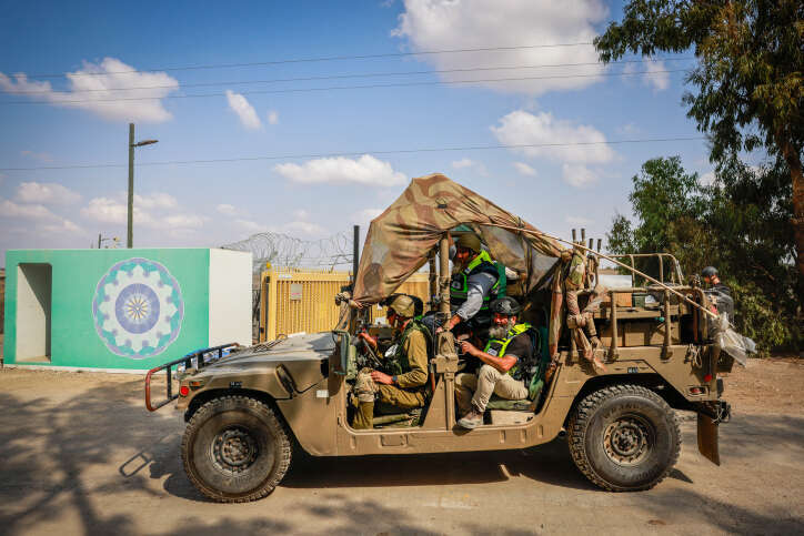 כוחות צה"ל נכנסים לכפר עזה, | חיים גולדברג, כפר עזה
