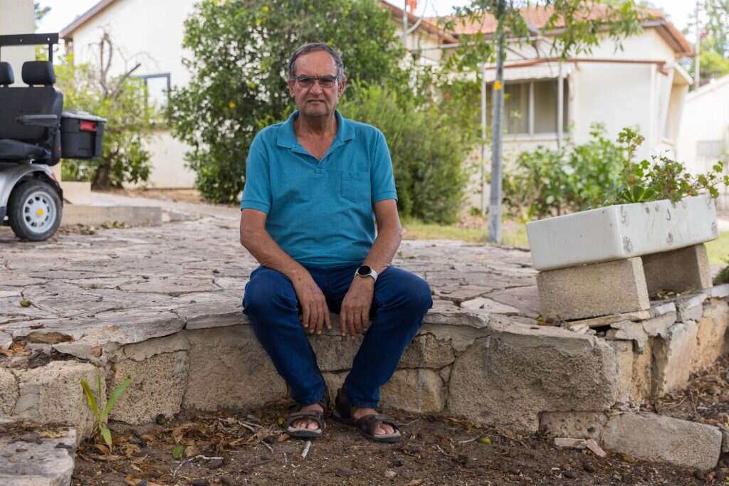 "הקצינים הירדנים הסכימו שאבא יקח את ספרי התורה". בני בשן, בנו של אליעזר, במשואות־יצחק. | לירון מולדובן