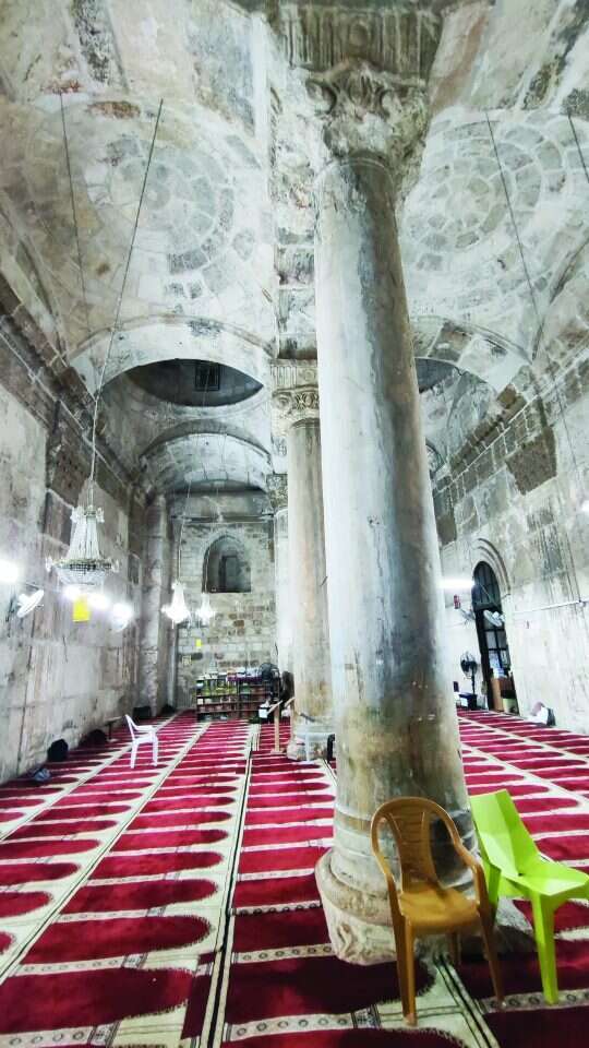 בית שער הרחמים, והעמוד עליו נמצאו הכתובות