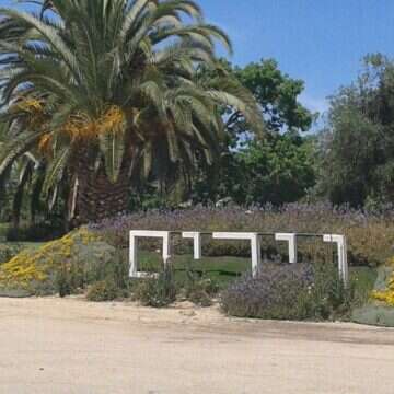 שער הכניסה לקיבוץ נירים. | מתוך ויקיפדיה