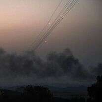 שיגור רקטות מעזה לישראל בתחילת המלחמה. | AFP