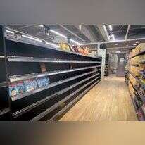 מדפים ריקים בסופרמרקט. | אבשלום ששוני/פלאש 90