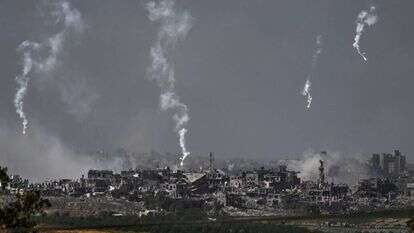 עשן מיתמר מעזה, היום. | AFP