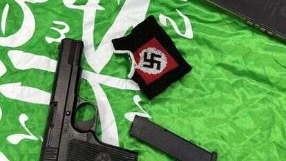 אקדח וצלב קרס. | משטרת ישראל