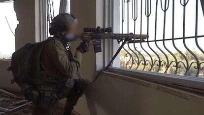 לוחם צה"ל בפעילות בעזה. | מסך מתוך סרטון של דובר בצה"ל לוחם צה"ל בפעילות בעזה. | מסך מתוך סרטון של דובר בצה"ל