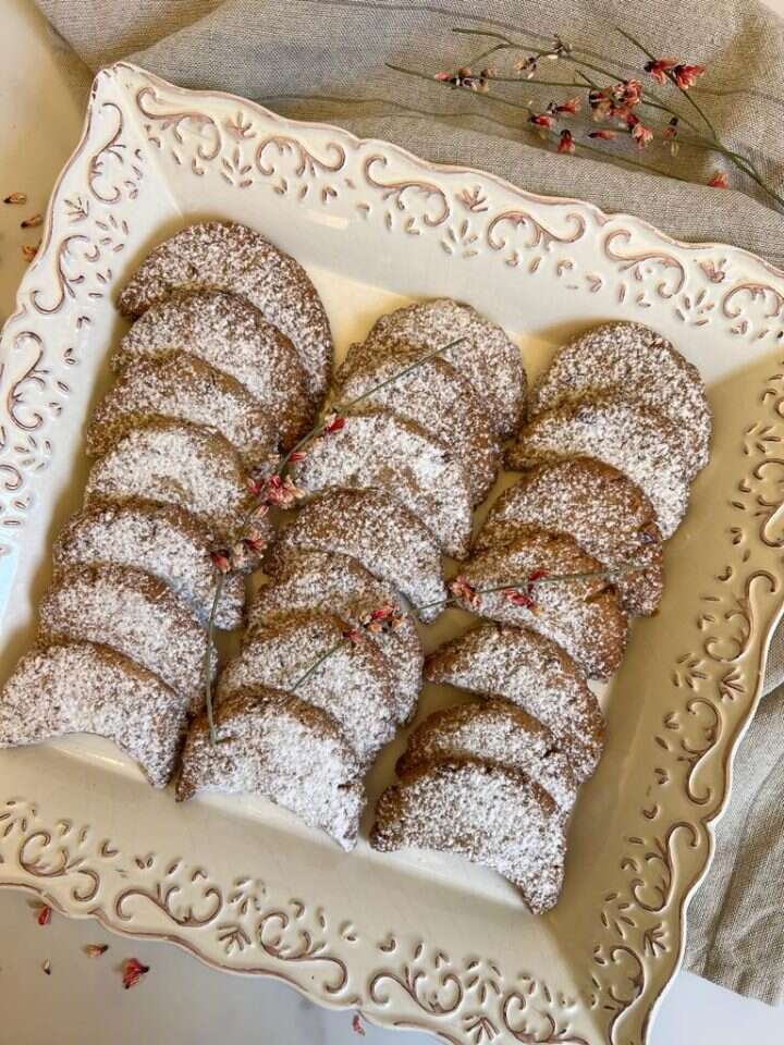 סהרוני שקדים. | עדי גבירצמן סהרוני שקדים. | עדי גבירצמן