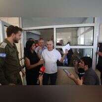 משפחתה של אורי מגידיש אחרי ששוחררה משבי חמאס. | EPA