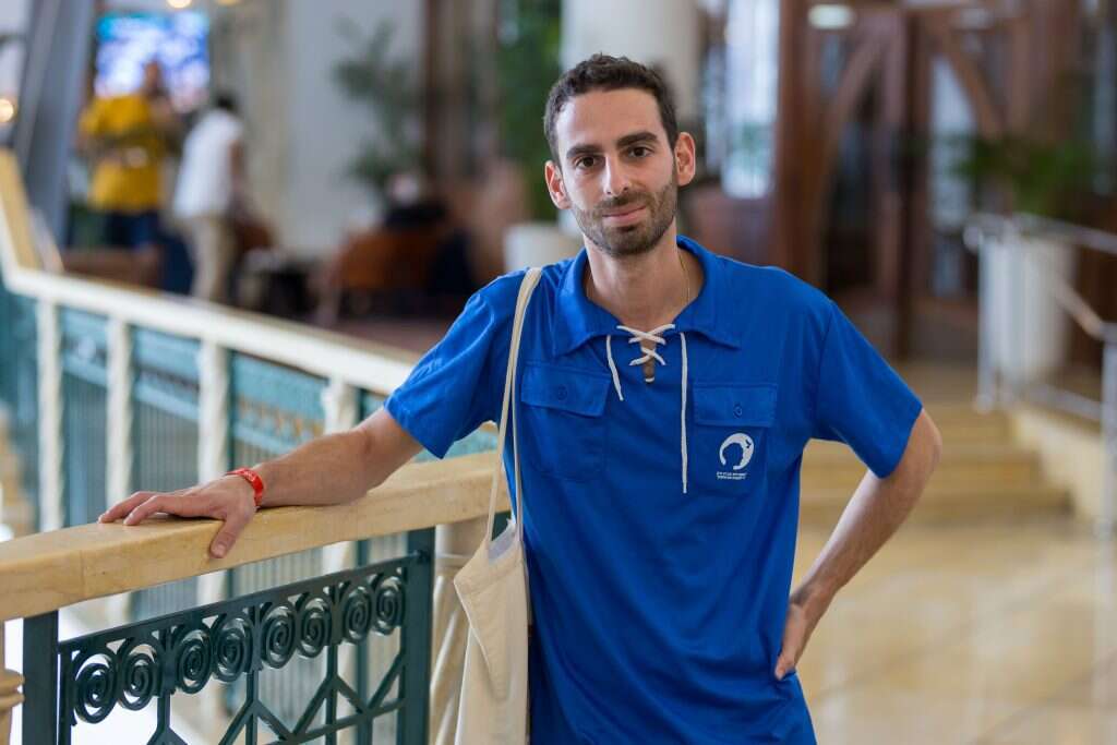 להיות עם הילדים בשעות הקשות. המתנדב עומר. | לירון מולדובן