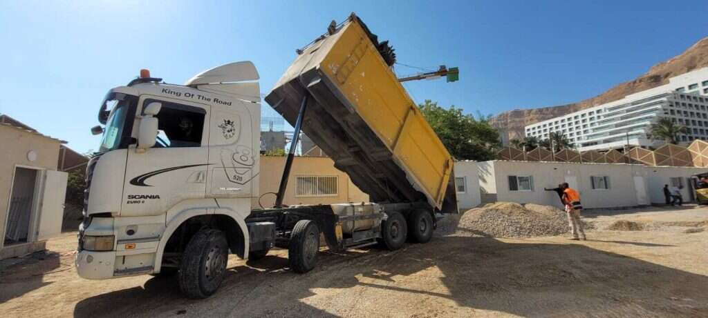 בית הספר החדש המוקם בים המלח עבור מפוני אשכול