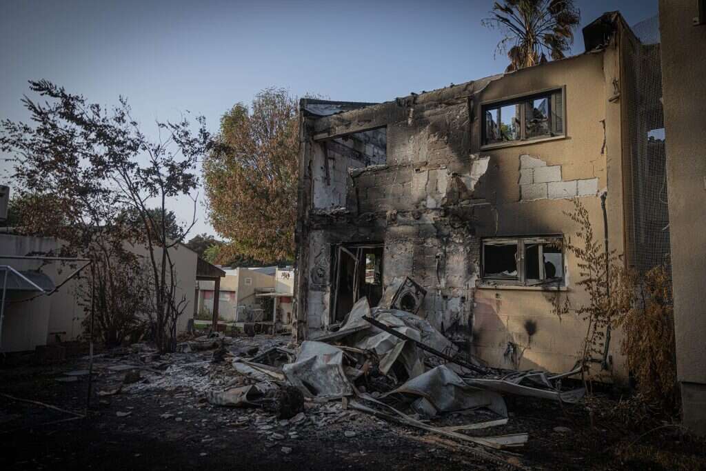 ממראות ההרס בקיבוץ בארי. | חיים גולדברג, פלאש 90