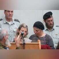 חווה מרק, אימו של פדיה ז"ל בהלוויתו. | מסך מתוך שידור ההלויה