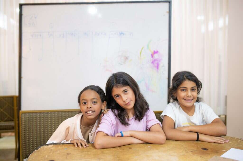 מתגעגעות לבית. מימין: עדן, טוהר וליאן. | נעמה גרינבאום