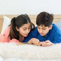 אחים. | שאטרסטוק