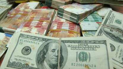 כסף שהוחרם בפשיטה של משטרת ישראל. | פלאש 90 כסף שהוחרם בפשיטה של משטרת ישראל. | פלאש 90