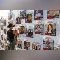 ההיסטוריה מתגמדת לעומת עכשיו. תמונות החטופים על קירות תל-אביב. | איי.אף.פי