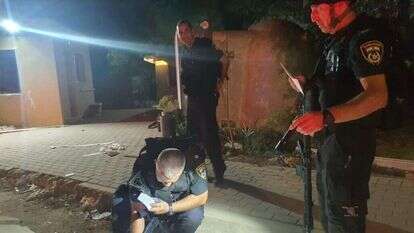 עבודה שונה מאוד מאשר במכון. אנשי מז"פ אוספים ממצאים ביישובי העוטף