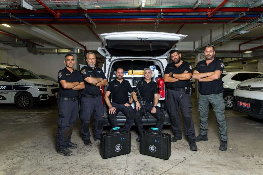 יקח לנו זמן לעכל. אנשי המז"פ. | לירון מולדובן יקח לנו זמן לעכל. אנשי המז"פ. | לירון מולדובן