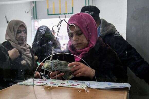 חלוקת כספים ברשתות הפלסטינית | איי.אף.פי חלוקת כספים ברשתות הפלסטינית | איי.אף.פי