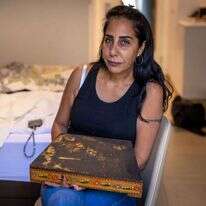 רוני לוי עם תיבת התכשיטים המפויחת, השבוע. | אריק סולטן