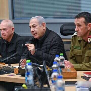 הלוי, נתניהו וגלנט בהערכת מצב בקריה בתל־אביב. | קובי גדעון, לע"מ הלוי, נתניהו וגלנט בהערכת מצב בקריה בתל־אביב. | קובי גדעון, לע"מ